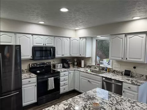 3875 Pinewood Ave, Springfield, OH 45502 photo 10
