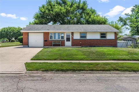 906 Wagon Wheel Dr, Dayton, OH 45431