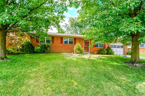 7240 Stonehurst Dr, Huber Heights, OH 45424