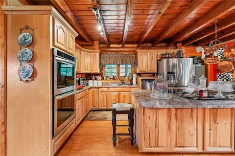 Kitchen - 963 Pratt Rd, Blanchester, OH 45107 photo 5 of 8