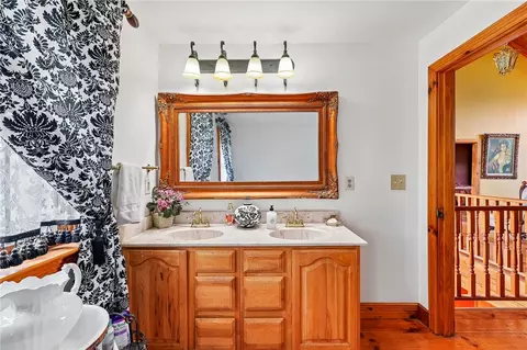 Bath - 963 Pratt Rd, Blanchester, OH 45107 photo 7 of 9