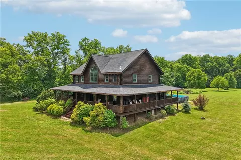 Exterior - 963 Pratt Rd, Blanchester, OH 45107 photo 4 of 16