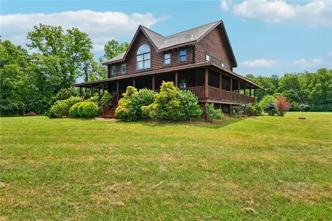 Exterior - 963 Pratt Rd, Blanchester, OH 45107 photo 3 of 16