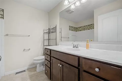 Bath - 35 Louise Dr, Springboro, OH 45066 photo 2 of 4