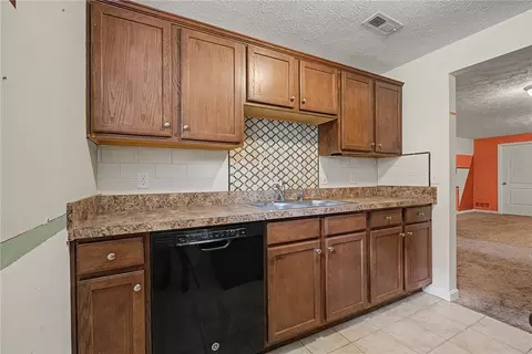 Kitchen - 35 Louise Dr, Springboro, OH 45066 photo 8 of 8