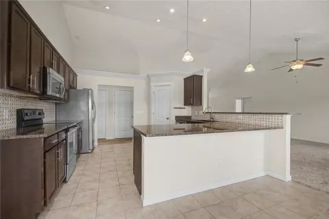 Kitchen - 35 Louise Dr, Springboro, OH 45066 photo 5 of 8