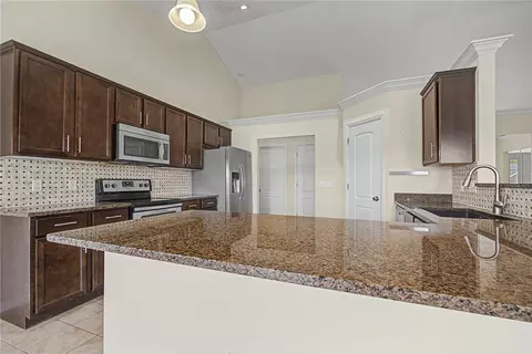 Kitchen - 35 Louise Dr, Springboro, OH 45066 photo 1 of 8