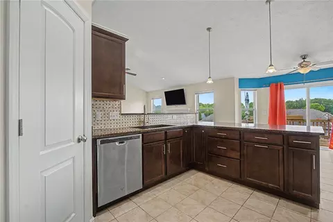 Kitchen - 35 Louise Dr, Springboro, OH 45066 photo 2 of 8
