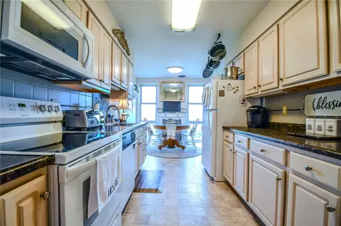 Kitchen - 2230 S Patterson Blvd #71, Kettering, OH 45409 photo 2 of 2