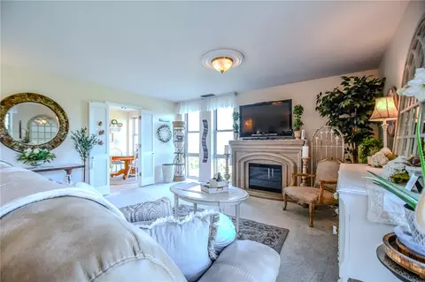 Living - 2230 S Patterson Blvd #71, Kettering, OH 45409 photo 2 of 5