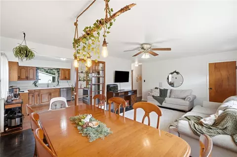 Dining - 719 Lawnview Ave, Springfield, OH 45505 photo 1 of 2