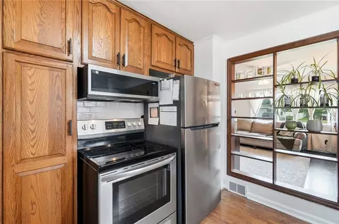Kitchen - 719 Lawnview Ave, Springfield, OH 45505 photo 6 of 7