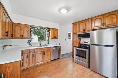 Kitchen - 719 Lawnview Ave, Springfield, OH 45505 photo 1 of 7