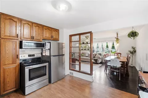 Kitchen - 719 Lawnview Ave, Springfield, OH 45505 photo 4 of 7