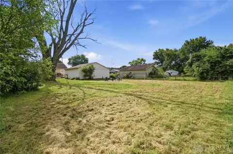 Exterior - 719 Lawnview Ave, Springfield, OH 45505 photo 9 of 11