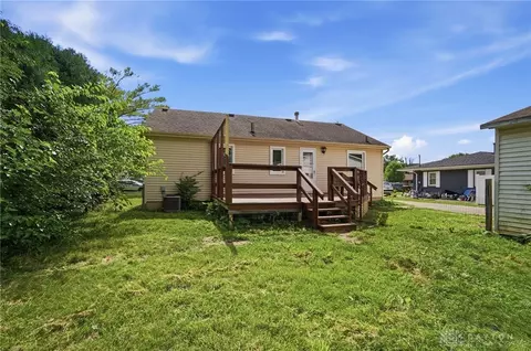 Exterior - 719 Lawnview Ave, Springfield, OH 45505 photo 4 of 11