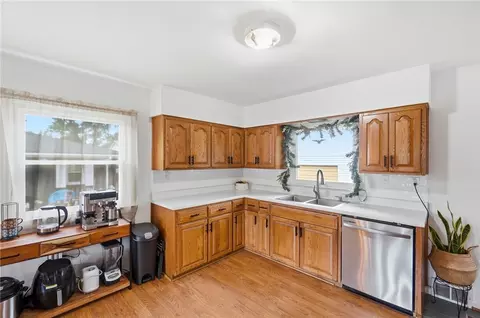 Kitchen - 719 Lawnview Ave, Springfield, OH 45505 photo 2 of 7