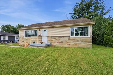 Exterior - 719 Lawnview Ave, Springfield, OH 45505 photo 2 of 11