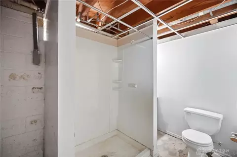 Bath - 719 Lawnview Ave, Springfield, OH 45505 photo 3 of 3