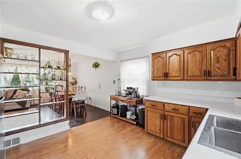 Kitchen - 719 Lawnview Ave, Springfield, OH 45505 photo 3 of 7