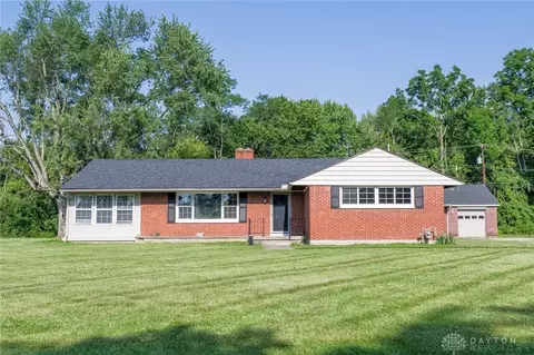 6123 Shady Oak St, Huber Heights, OH 45424