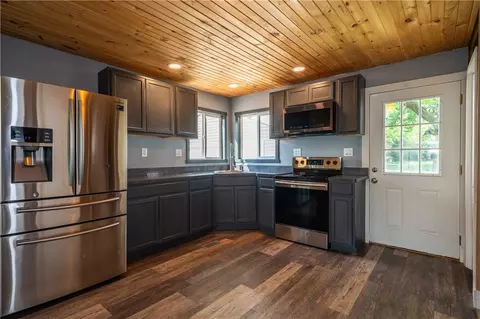 Kitchen - 2793 Galewood St, Kettering, OH 45420 photo 3 of 4