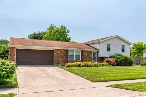 804 Sunset Dr, Englewood, OH 45322