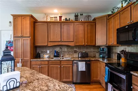 Kitchen - 6590 Thistle Grv, Morrow, OH 45152 photo 2 of 3