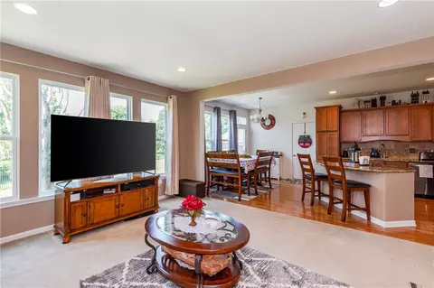 Living - 6590 Thistle Grv, Morrow, OH 45152 photo 2 of 3