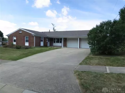7001 Charing Ct, Huber Heights, OH 45424