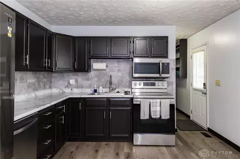 Kitchen - 518 Monaco Dr, Springfield, OH 45506 photo 3 of 4