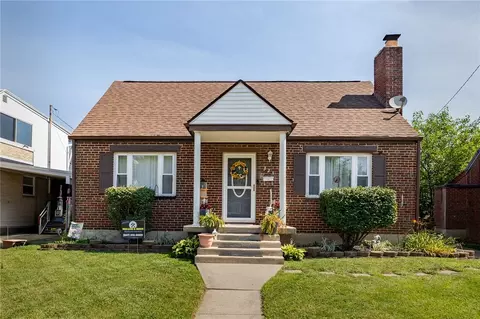 323 Holmes Dr, Fairborn, OH 45324