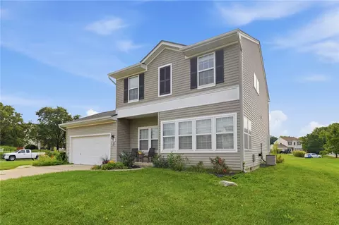 Exterior - 70 E Long Meadow Dr, Springboro, OH 45066 photo 3 of 9