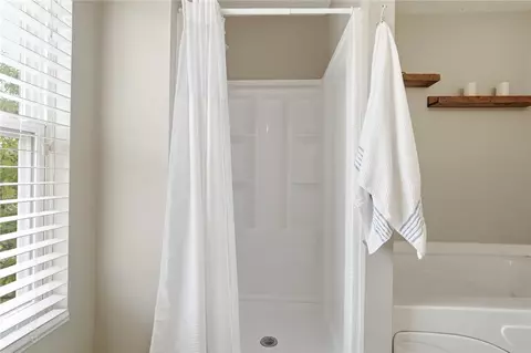 Bath - 70 E Long Meadow Dr, Springboro, OH 45066 photo 5 of 6