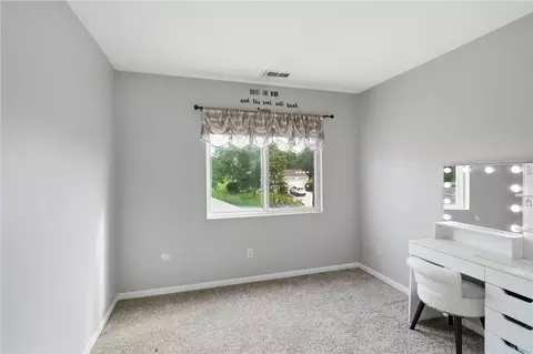 Bedroom - 70 E Long Meadow Dr, Springboro, OH 45066 photo 5 of 7