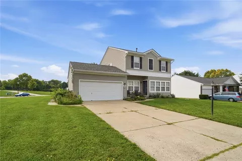 Exterior - 70 E Long Meadow Dr, Springboro, OH 45066 photo 4 of 9