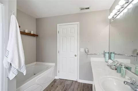 Bath - 70 E Long Meadow Dr, Springboro, OH 45066 photo 3 of 6