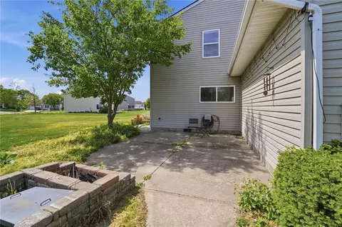 Exterior - 70 E Long Meadow Dr, Springboro, OH 45066 photo 7 of 9