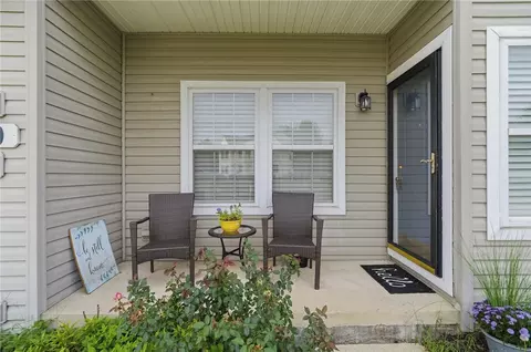 Exterior - 70 E Long Meadow Dr, Springboro, OH 45066 photo 5 of 9