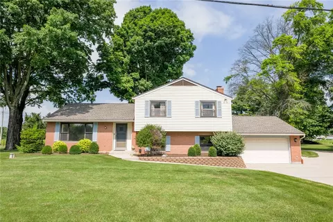 8663 Crestway Rd, Clayton, OH 45315
