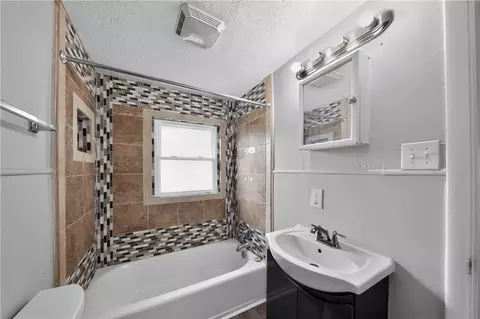 Bath - 2829 Haig Ave, Kettering, OH 45419 photo 2 of 2