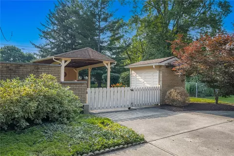 Exterior - 6382 Seton Hill St, Centerville, OH 45459 photo 6 of 9