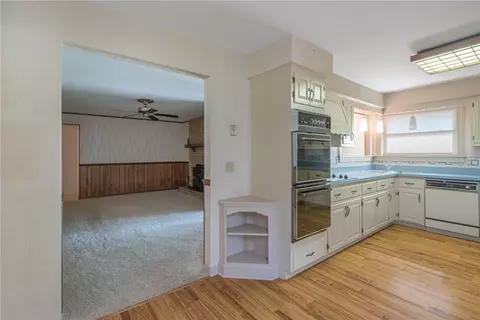 Living - 6382 Seton Hill St, Centerville, OH 45459 photo 3 of 6