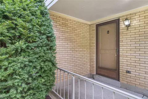 Exterior - 6382 Seton Hill St, Centerville, OH 45459 photo 5 of 9
