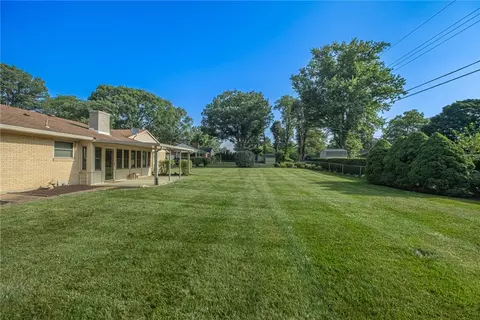 Exterior - 6382 Seton Hill St, Centerville, OH 45459 photo 7 of 9