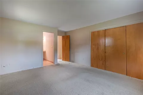 Bedroom - 6382 Seton Hill St, Centerville, OH 45459 photo 6 of 10