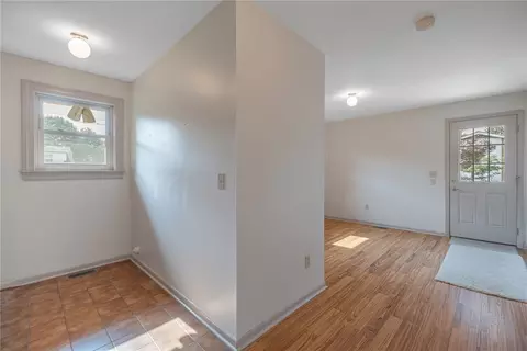 Entry Way - 6382 Seton Hill St, Centerville, OH 45459 photo 4 of 4