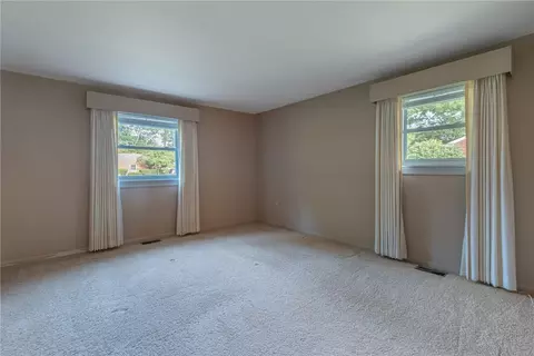 Bedroom - 6382 Seton Hill St, Centerville, OH 45459 photo 5 of 10