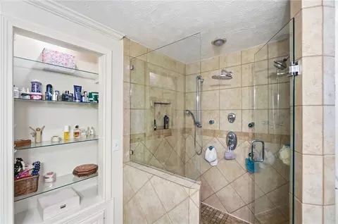Bath - 5000 Marilake Cir, Kettering, OH 45429 photo 5 of 8