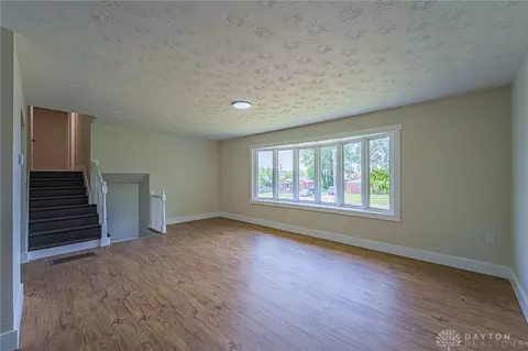 Living - 1440 Selma Rd, Springfield, OH 45505 photo 2 of 6